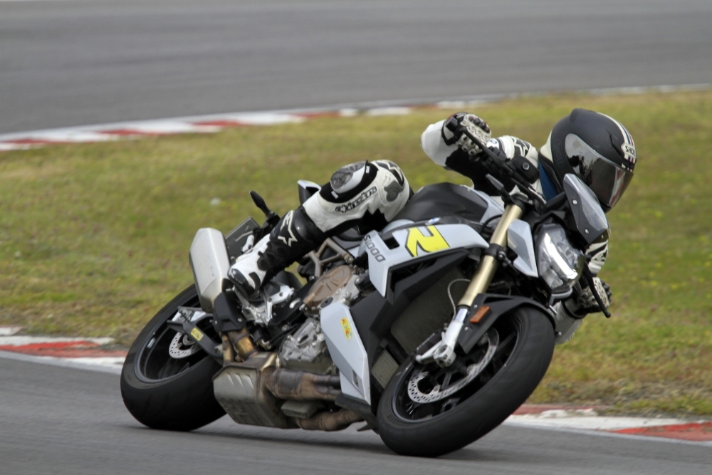 BMW S1000 R: Την οδηγούμε στην πίστα των Σερρών