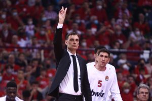 Ευρωλίγκα: Κορυφαίος προπονητής της χρονιάς ο Μπαρτζώκας - Το buzzer beater του Σλούκα η «μαγική» στιγμή [βίντεο]