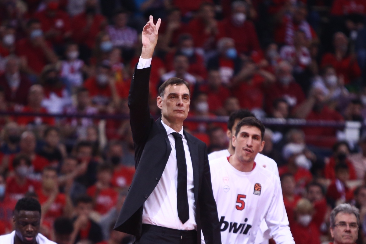 Ευρωλίγκα: Κορυφαίος προπονητής της χρονιάς ο Μπαρτζώκας - Το buzzer beater του Σλούκα η «μαγική» στιγμή [βίντεο]