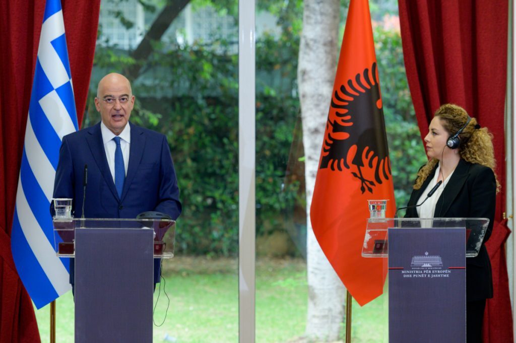 Πώς ο Δένδιας έκοψε τον βήχα στην Αλβανίδα ΥΠΕΞ που έθεσε ζήτημα Τσάμηδων