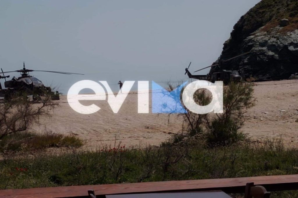 Καθηλώθηκε στην άμμο σε παραλία της Καρύστου το στρατιωτικό ελικόπτερο Apache – Φωτογραφία-ντοκουμέν