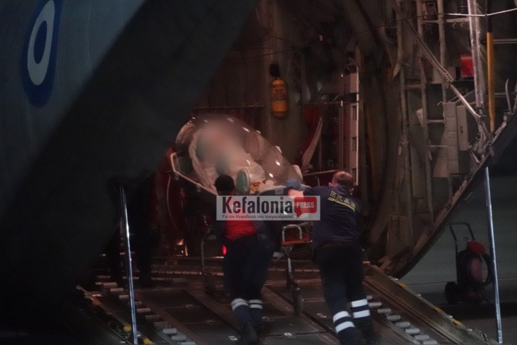 Ευλογιά των πιθήκων: Τη Δευτέρα τα αποτελέσματα – Εικόνες από την αεροδιακομιδή του πρώτου κρούσματος από Κεφαλονιά στο Αττικό