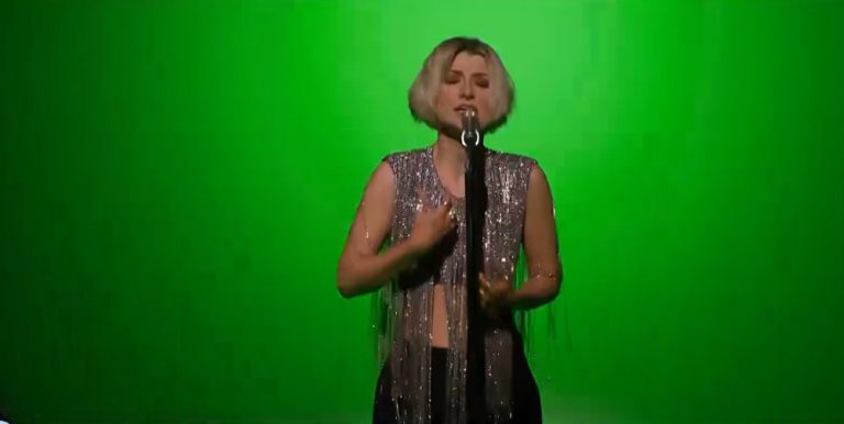 Eurovision 2022: Χτύπησε ρεύμα την τραγουδίστρια της Σουηδίας στην πρόβα πάνω στη σκηνή