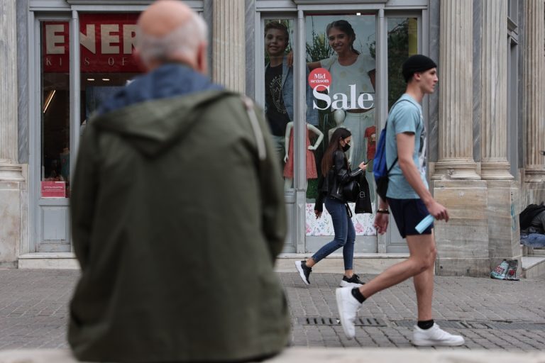 Κορονοϊός 04/05: 8.015 κρούσματα, 32 θάνατοι, 231 διασωληνωμένοι