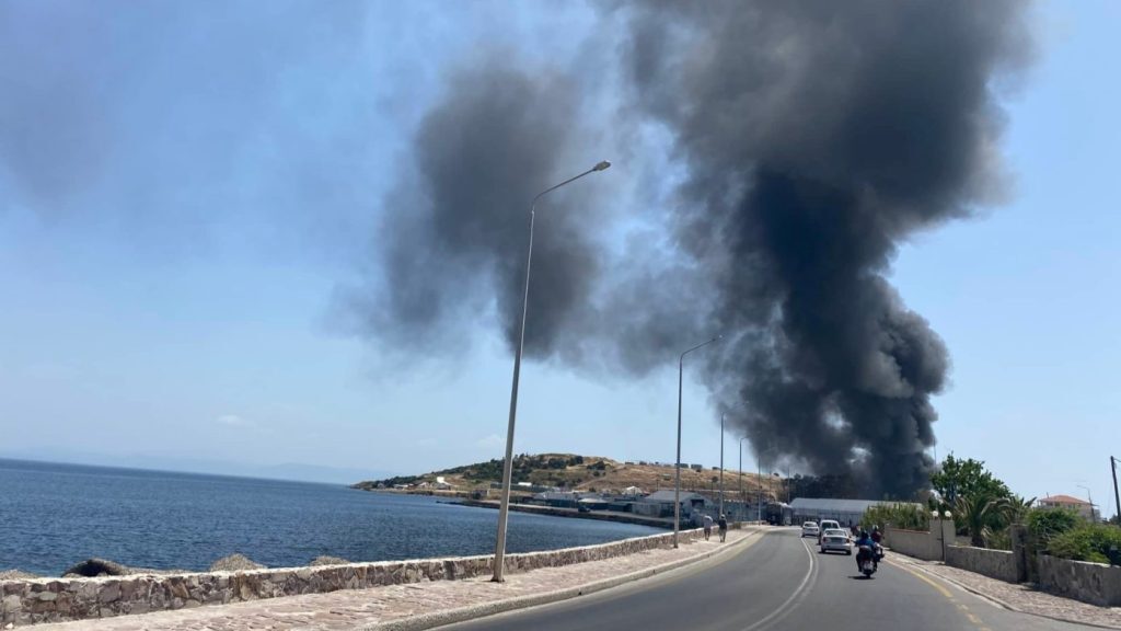 Φωτιά τώρα στο ΚΥΤ του Καρά Τεπέ στην Λέσβο