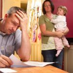 Στεγαστικό κόστος: Δεν φτάνει ένας μισθός για το ενοίκιο [αναλυτικά παραδείγματα]