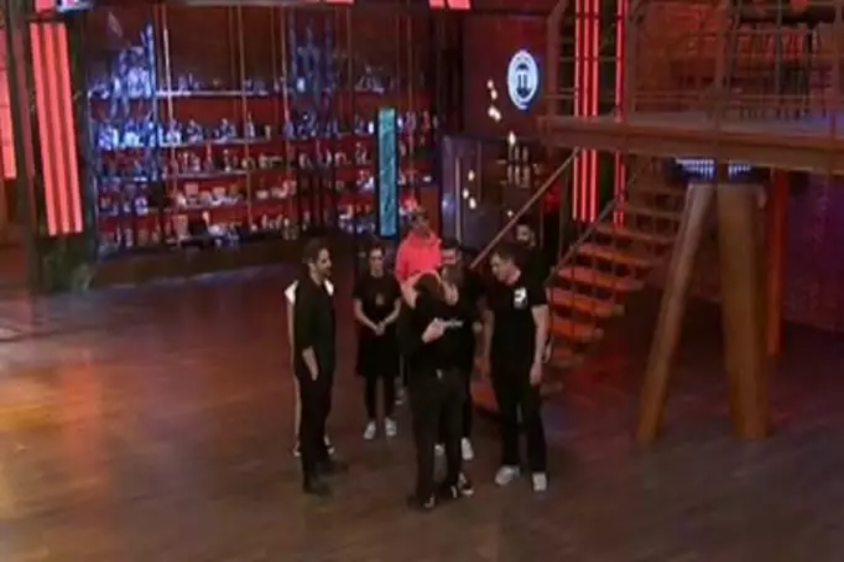 MasterChef: Ηττήθηκαν οι κόκκινοι – Αυτός ο παίκτης αποχώρησε