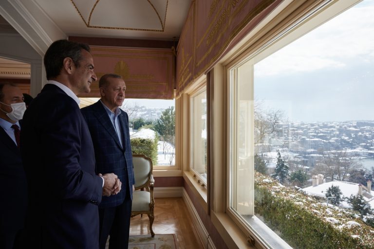 Συνάντηση Μητσοτάκη – Ερντογάν: Παρών στο δείπνο και ο Οικουμενικός Πατριάρχης Βαρθολομαίος – Η θετική ατζέντα και τα «αγκάθια»