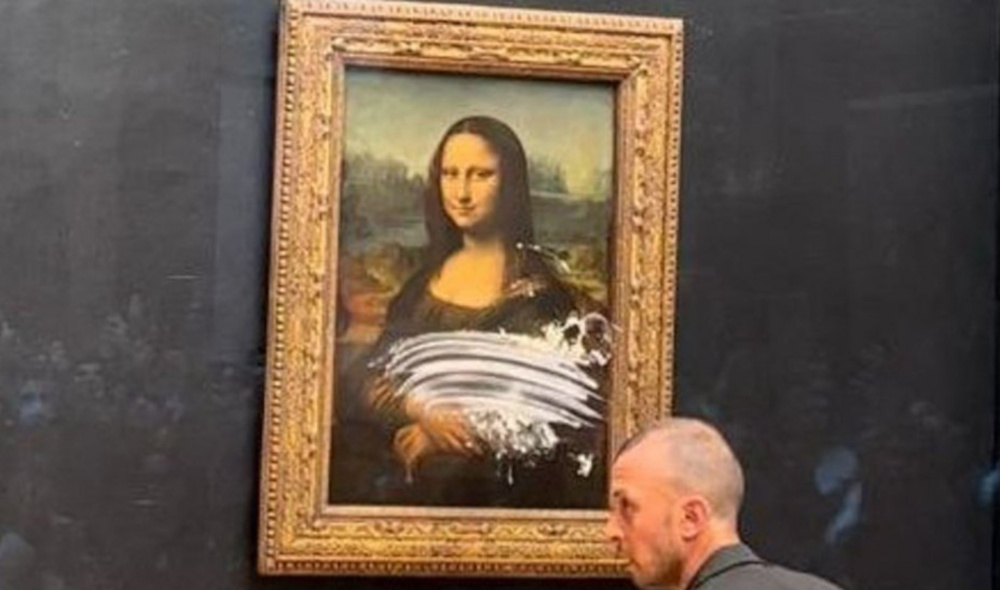 Λούβρο: Άνδρας μεταμφιεσμένος πέταξε τούρτα στη Μόνα Λίζα