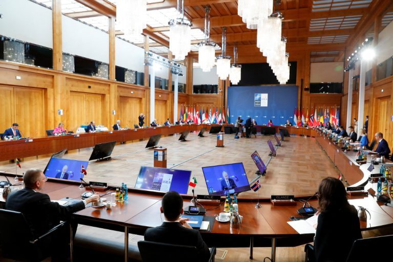 Μετά τη Φινλανδία αίτημα ένταξης στο ΝΑΤΟ υπέβαλε η Σουηδία