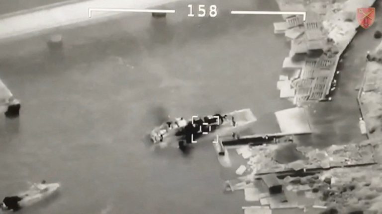 Πόλεμος στην Ουκρανία: Drone χτυπά ρωσικό πλοίο στο Φιδονήσι – «Οι εχθροί μας θα καούν σαν κατσαρίδες»