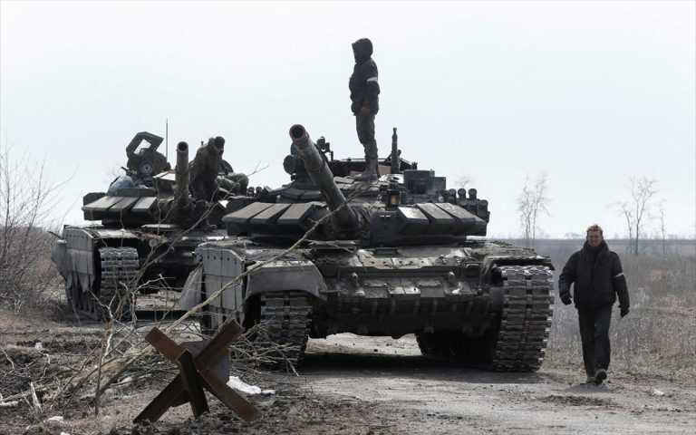 Η Ουκρανία λέει πως κατέστρεψε ρωσικό στρατιωτικό αεροσκάφος σε βάση των Ουραλίων