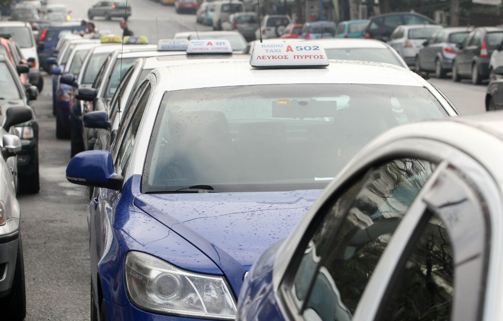 Ταξιτζήδες ακινητοποίησαν 39χρονο που λήστεψε συνάδελφό τους