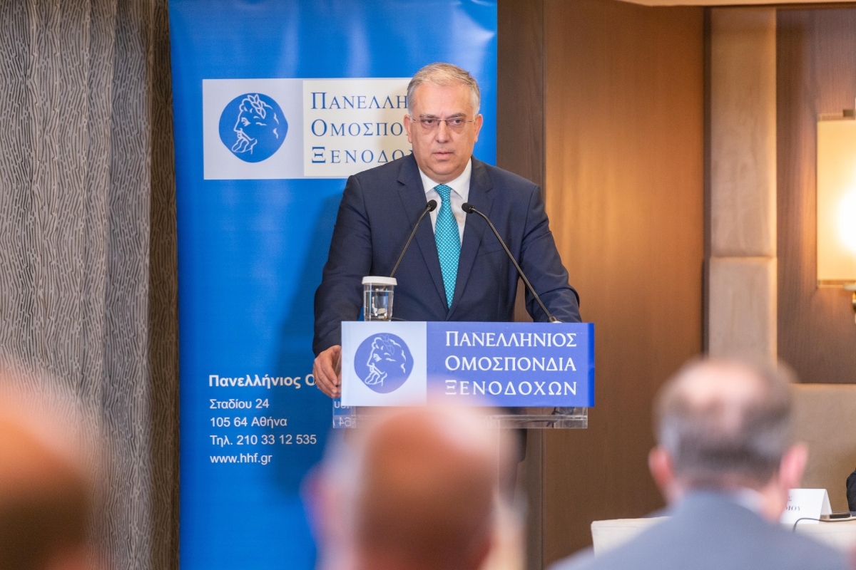 Τουρισμός: «Σαρώνει» αεροδρόμια και νησιά η ΕΛ.ΑΣ. - 1250 επιπλέον αστυνομικούς εν’ όψει σεζόν ανακοίνωσε ο Θεοδωρικάκος