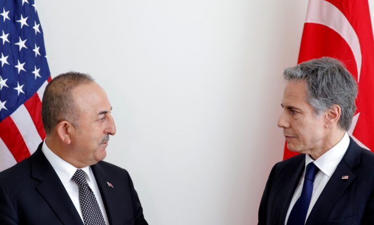 Μουρμούρα Τσαβούσογλου σε Μπλίνκεν: «Χάσατε την ισορροπία μεταξύ Τουρκίας και Ελλάδας»
