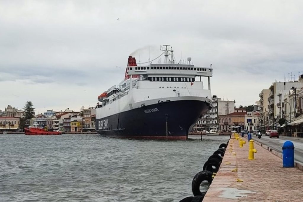 Κακοκαιρία: Συναγερμός στη Χίο – Αποκολλήθηκε το «Νήσος Σάμος», παρασύρθηκε από τους ισχυρούς ανέμου