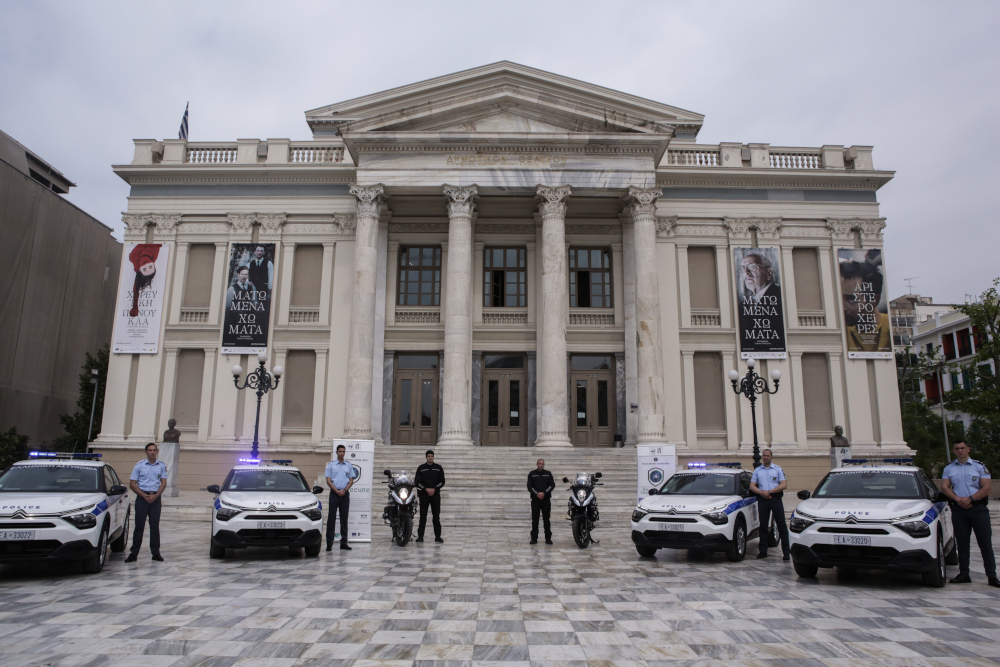 Αυτά είναι τα νέα περιπολικά και οι μηχανές που θα φυλάνε τον Πειραιά