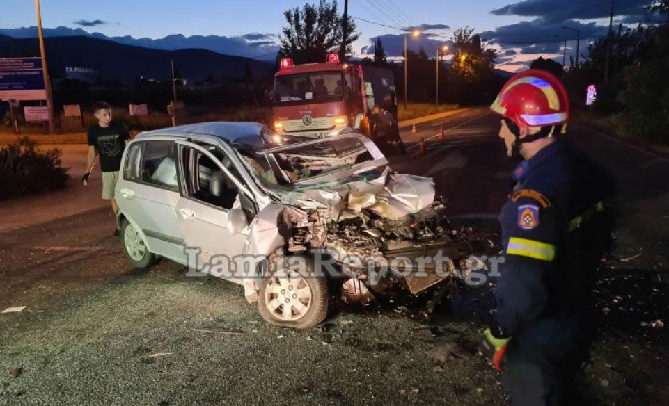 Λαμία: Συγκλονιστικό τροχαίο με νεκρό 47χρονο – «Φυσαρμόνικα» το αυτοκίνητο που καρφώθηκε σε νταλίκα