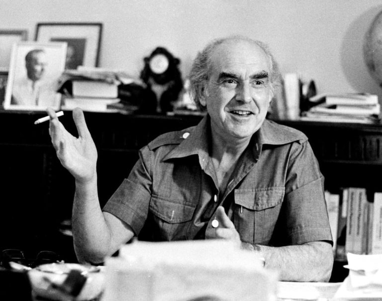 Ανδρέας Παπανδρέου: Η μέρα ενός αρχηγού της Αξιωματικής Αντιπολίτευσης…