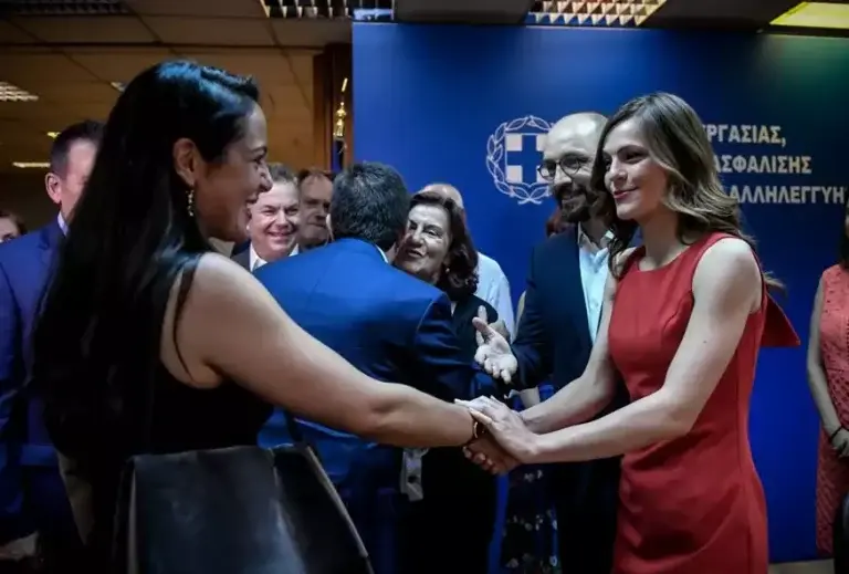 Η Δόμνα Μιχαηλίδου στο πλευρό της Έφης Αχτσιόγλου: Τα χέρια, τα πόδια, το σώμα όλων μας δεν είναι προς συζήτηση