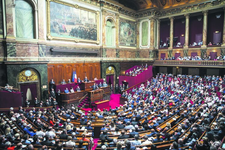 Στις κάλπες οι Γάλλοι για την Εθνοσυνέλευση