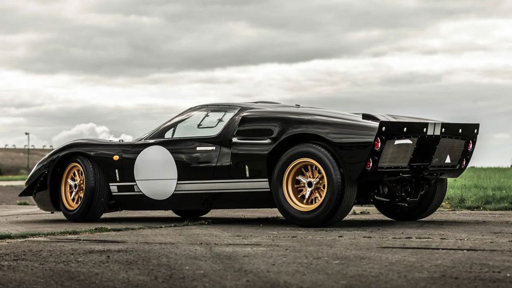 Αυτό το ηλεκτρικό Ford GT40 παράγει ψεύτικους ήχους από V8!