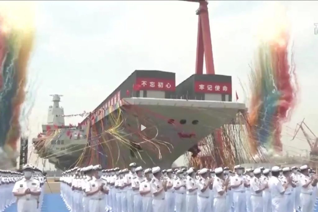 Η Κίνα καθελκύει το «Fujian», το τρίτο της αεροπλανοφόρο