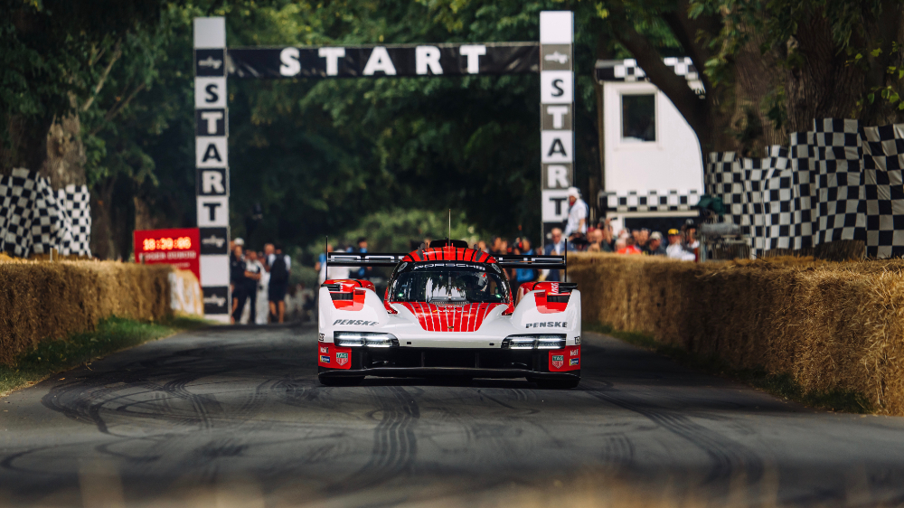 H Porsche αποκαλύπτει την αγωνιστική 963 στο Goodwood FOS