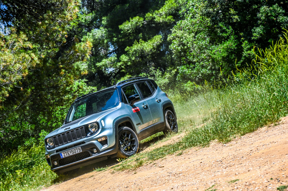 Jeep Renegade e-Hybrid: Του «σαλονιού» αλλά και του βουνού