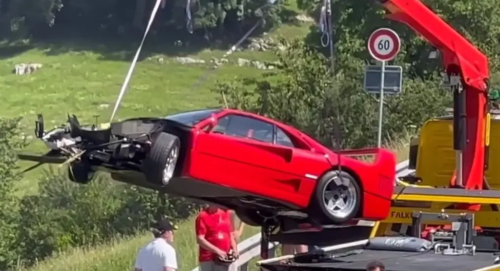 Μία Ferrari F40 τρακάρει κατά τη διάρκεια ανάβασης στην Ελβετία