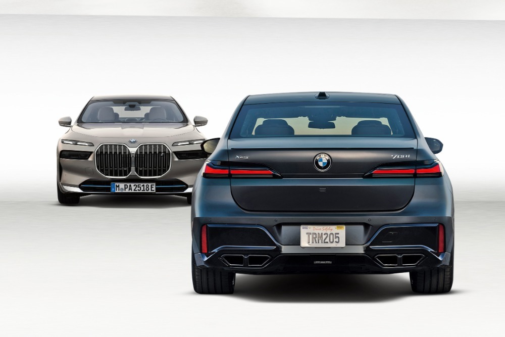 BMW Σειρά 7: Με επιβλητικό …μεταξόνιο