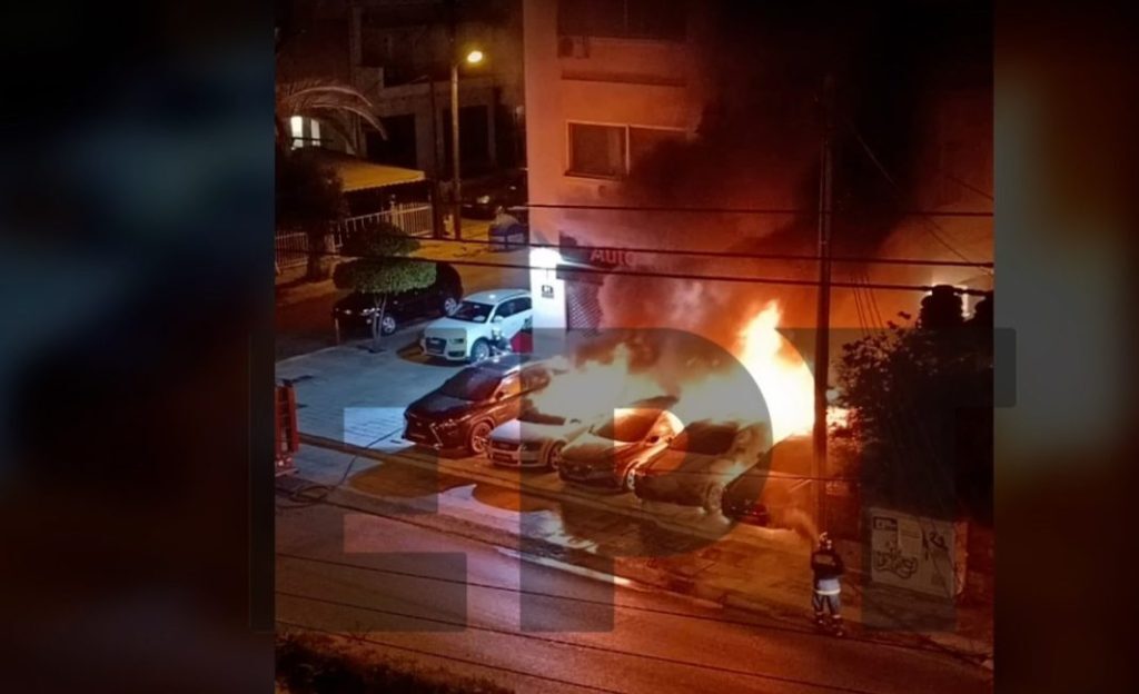 Παλαιό Φάληρο: Βίντεο – ντοκουμέντο από την εμπρηστική επίθεση σε μάντρα αυτοκίνητων