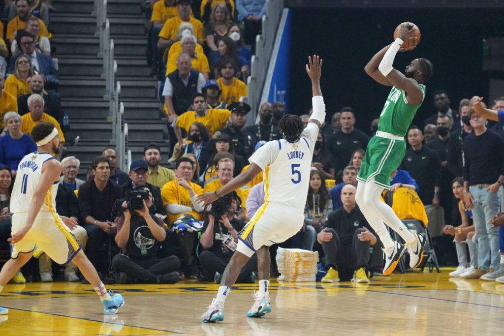 NBA Finals - Γουόριορς - Σέλτικς: Απίθανη Βοστώνη στο πρώτο παιχνίδι - Επέστρεψε από το -15 και έκανε το μπρέικ