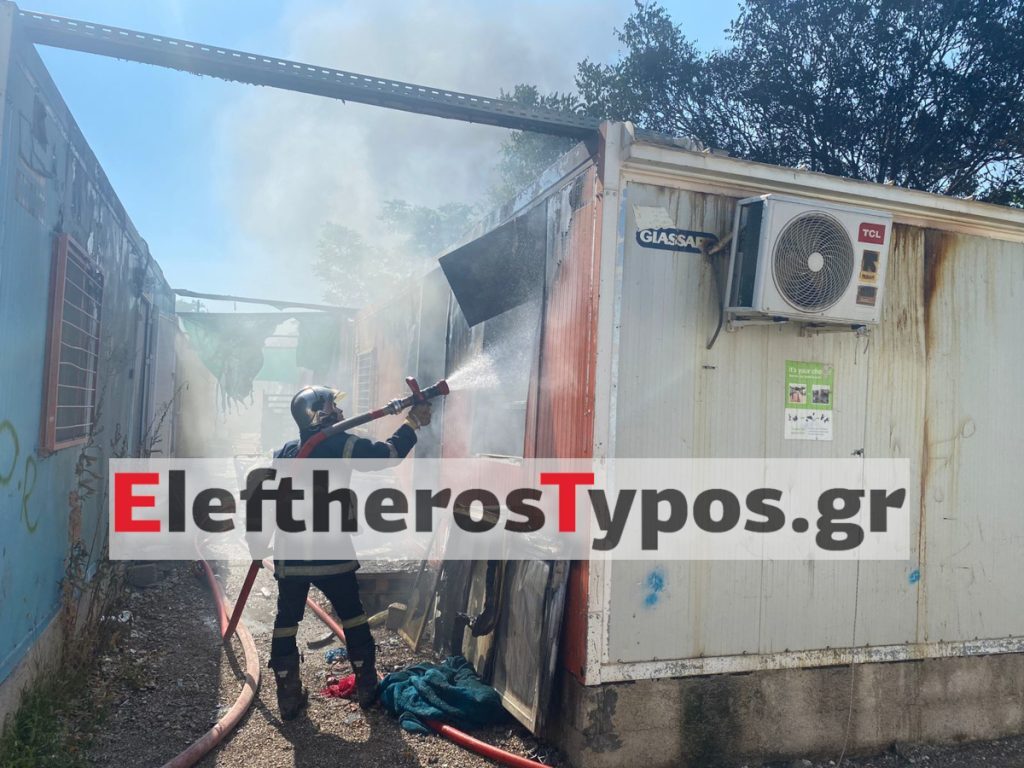 Φωτιά στο hot spot στον Ελαιώνα – Ενισχύθηκαν οι δυνάμεις της Πυροσβεστικής