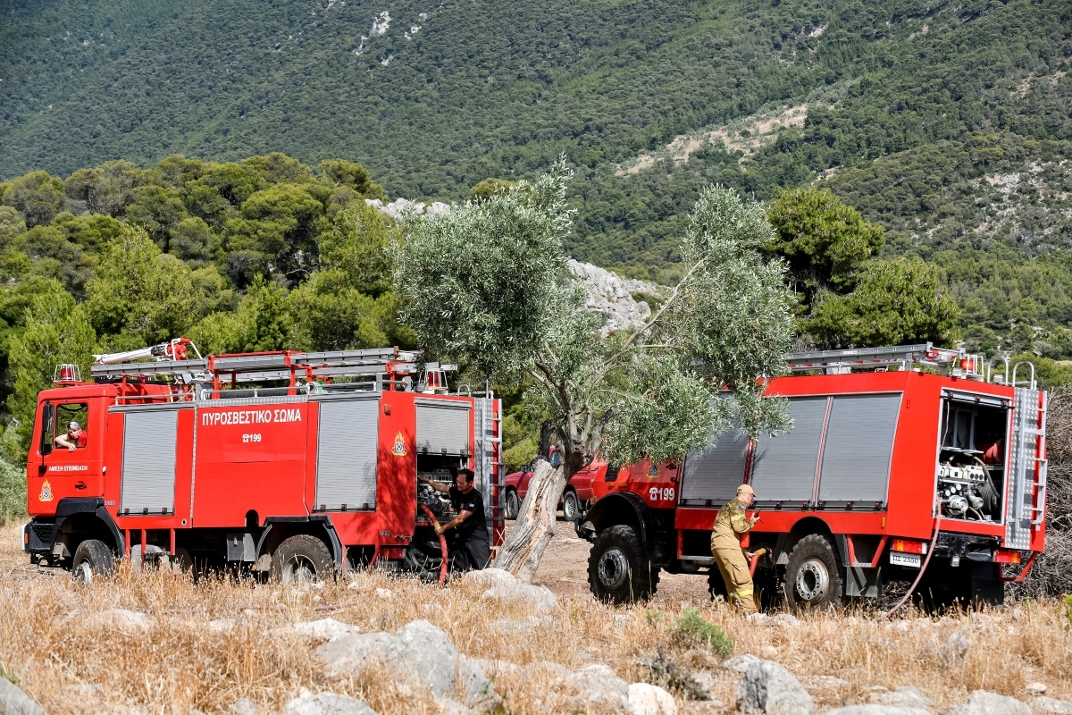 Μεγάλη φωτιά στο Ρέθυμνο – Ενισχύονται οι πυροσβεστικές δυνάμεις στο Ροδάκινο [βίντεο]