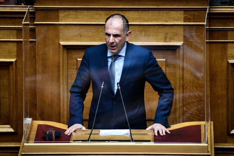 Ο Γεραπετρίτης δημοσιοποίησε έγγραφα για την σηματοδότηση των τρένων και την τηλεδιοίκηση στη Λάρισα