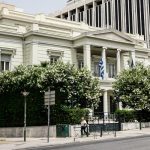 Πηγές ΥΠΕΞ: «Επιστρέφει στην Ελλάδα την Τρίτη η Ελληνίδα που εγκλωβίστηκε με τον γιο της στην Γκαμπόν»