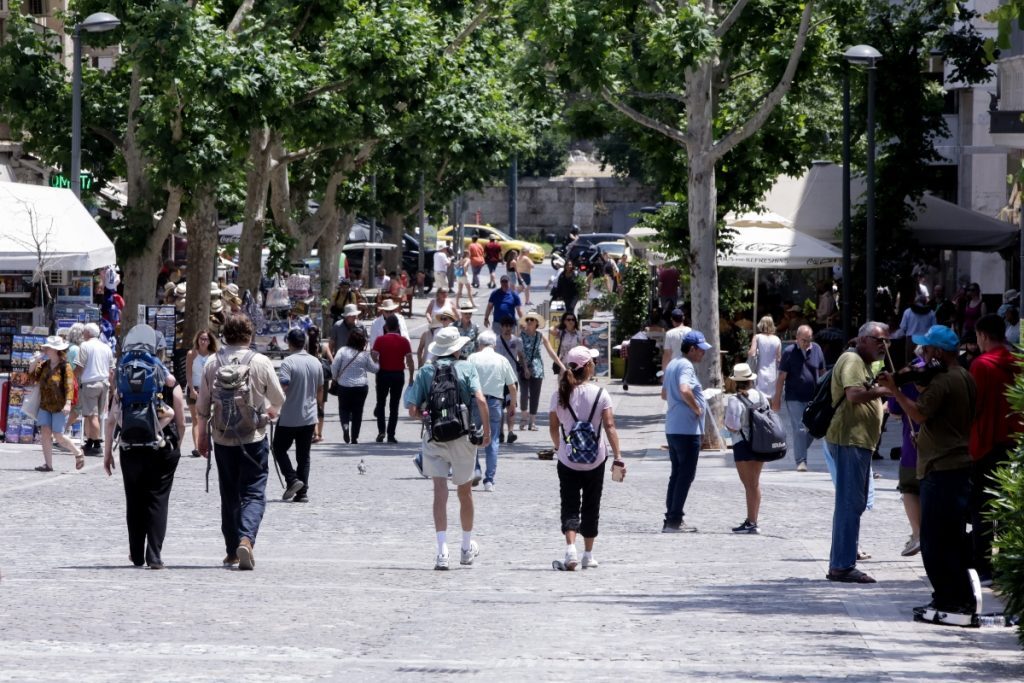 Καιρός: Ζέστη και αφρικανική σκόνη την Παρασκευή