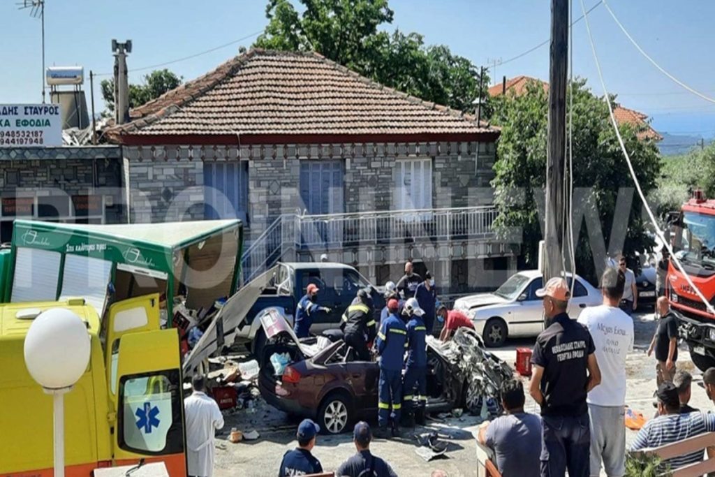Σοκ στην Καβάλα: Τρεις νεκροί σε τροχαίο – Είχε προηγηθεί καταδίωξη από όχημα της ΕΛ.ΑΣ.