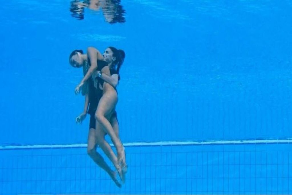 Η προπονήτρια της κολυμβήτριας που λιποθύμησε αποκαλύπτει: Θα το θυμάμαι πάντα, είμαστε υπερήρωες κα