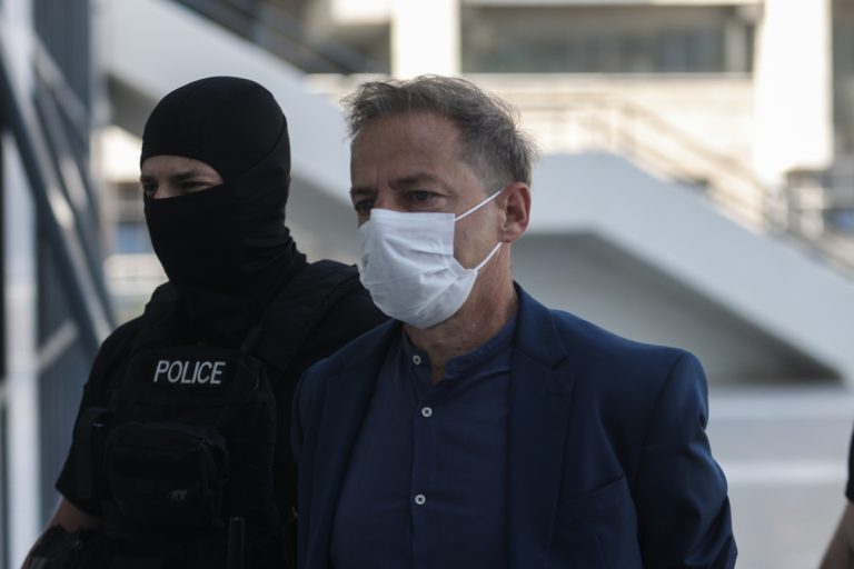 Δημήτρης Λιγνάδης: «Νόμιζα πως το ένταλμα ήταν τρολιά» – Ολοκληρώθηκε η μαραθώνια απολογία του [βίντεο]