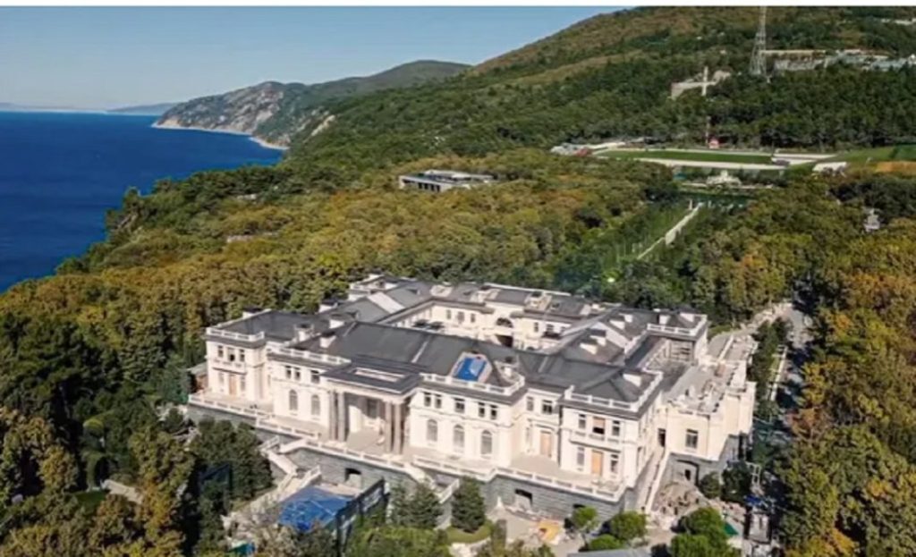 Νέες αποκαλύψεις για την «μυστική περιουσία» του Πούτιν – Ακίνητα και γιοτ αξίας 4,5 δισ. δολα