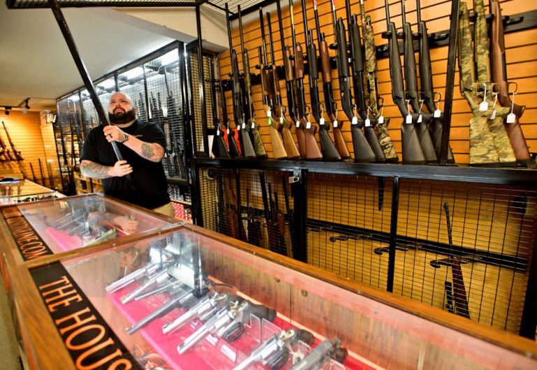 ΗΠΑ: Πάνω από 124 νεκροί σε τουλάχιστον 300 περιστατικά με πυροβολισμούς από την Παρασκευή