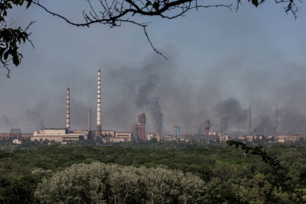 Ουκρανία: Έως και 1.200 άμαχοι ίσως βρίσκονται στο εργοστάσιο Αζότ του Σεβεροντονέτσκ