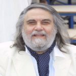 Βαγγέλης Παπαθανασίου: Στο Παρίσι το «τελευταίο αντίο» – Πολιτική κηδεία και αποτέφρωση, ποιοι ήταν εκεί