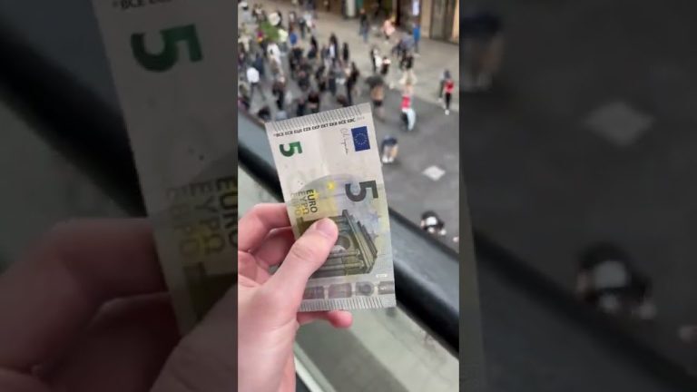 Τα viral της ημέρας: Έβρεξε…λεφτά σε εμπορικό κέντρο – Σε πανικό οι καταναλωτές [βίντεο]