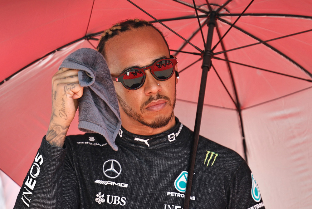 Φόρμουλα Ενα - Χάμιλτον: Βγήκε με πόνους από τη Mercedes του