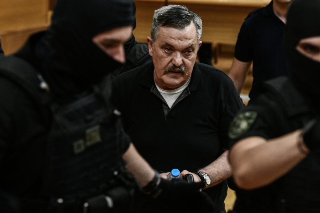 Δίκη Χρυσής Αυγής: Αίτημα αναβολής υπέβαλε η πλευρά Μιχαλολιάκου – Εχει ακουστικές και οπτικές ψευδαισθήσεις