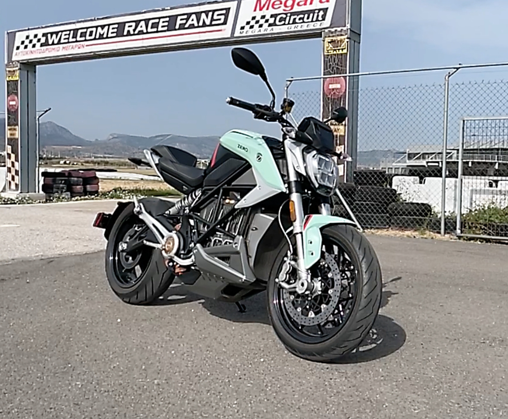 ZERO SR/F: Στο δρόμο και την πίστα