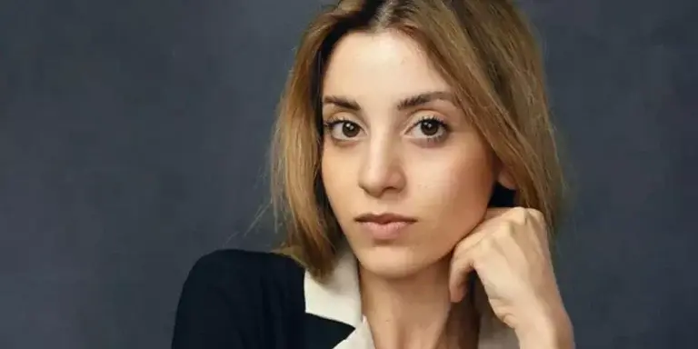 Τίνα Κίλμπεργκ: «Καρφώνει» σκηνοθέτη του Σασμού – «Δεν ήταν αξιοπρεπής, αρνήθηκα να παίξω την Αργυρώ»